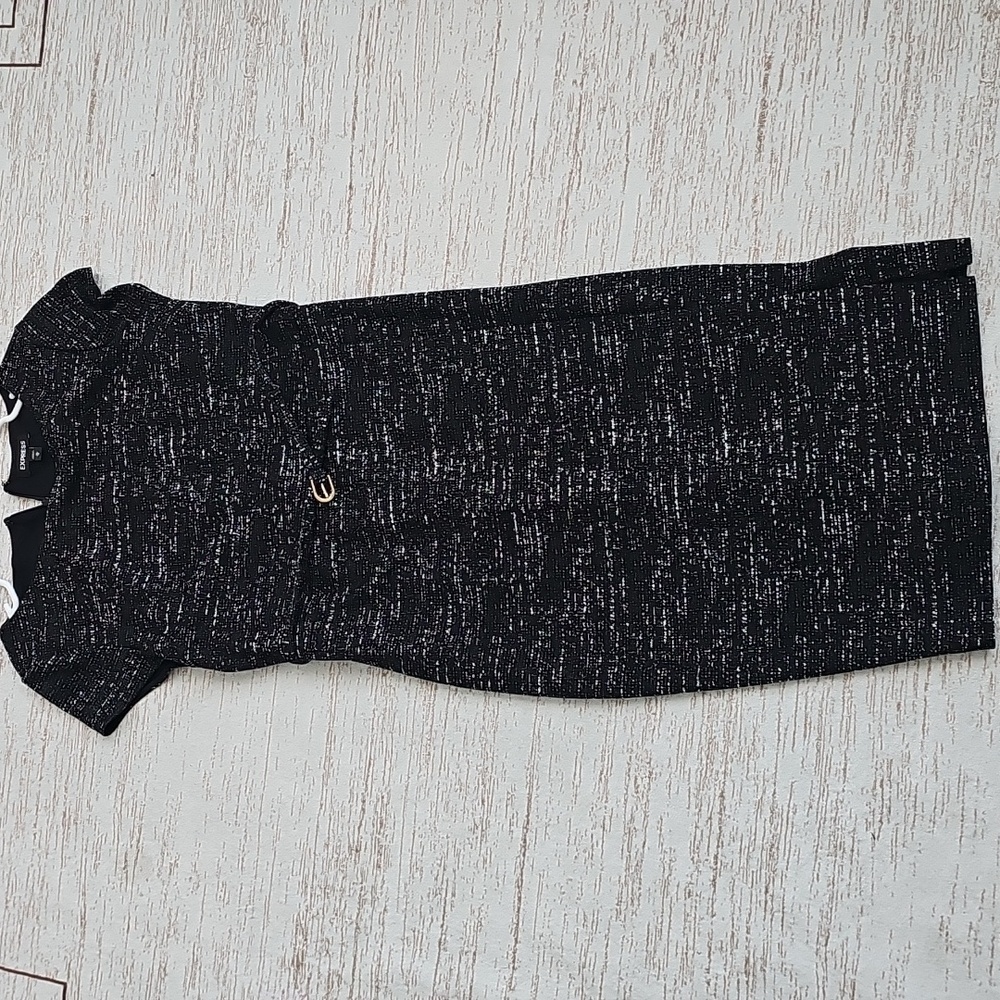 Women express dress size M